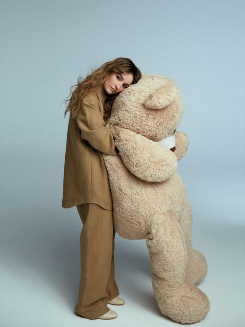 Kaitlyn Dever for InStyle Australia, March 2025 7