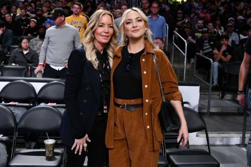 Kate Hudson Enjoys Basketball Game in LA, March 2025 1