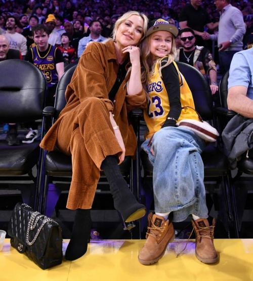 Kate Hudson Enjoys Basketball Game in LA, March 2025 3