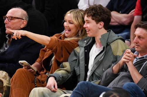 Kate Hudson Enjoys Basketball Game in LA, March 2025 5