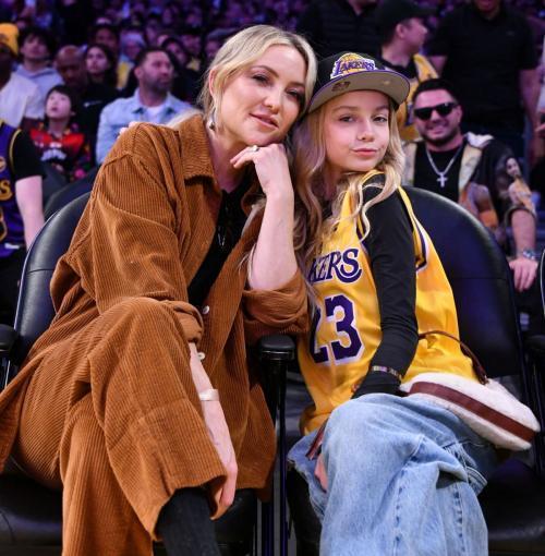 Kate Hudson Enjoys Basketball Game in LA, March 2025 6