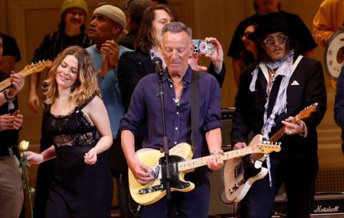 Maggie Rogers at Patti Smith Celebration Carnegie Hall, March 2025 6