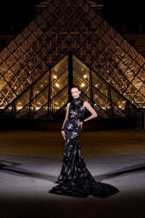 Natasha Poly at Le Grand Diner du Louvre in Paris, March 2025 4