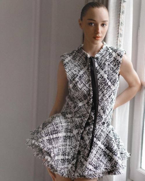 Phoebe Dynevor for Louis Vuitton, March 2025 5