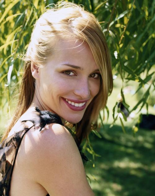 Piper Perabo’s Iconic Allure December 2003 Photoshoot & Feature 1
