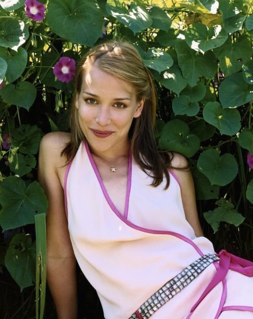 Piper Perabo’s Iconic Allure December 2003 Photoshoot & Feature 5