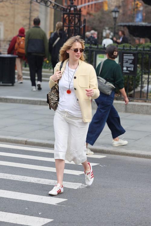 Pregnant Jennifer Lawrence in West Village, March 2025 3