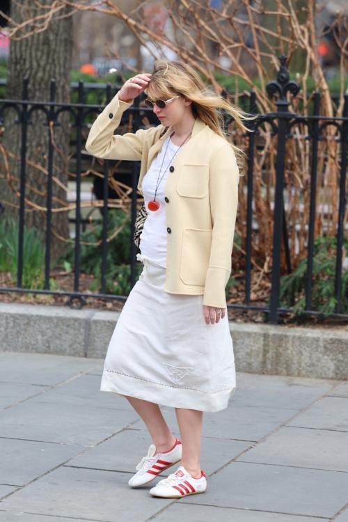 Pregnant Jennifer Lawrence in West Village, March 2025 4
