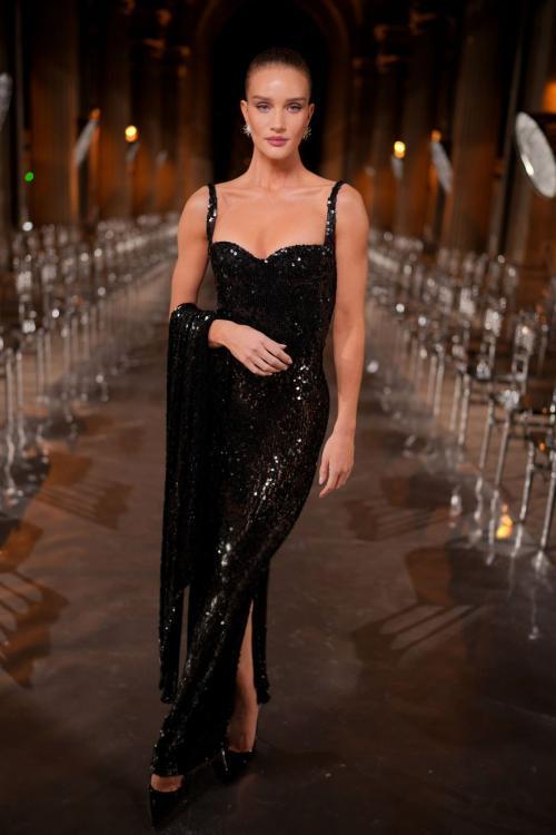 Rosie Huntington-Whiteley Arrives at Le Grand Diner du Louvre in Paris, March 2025 8