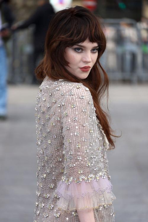 Sophie Thatcher Arrives at Valentino Show at Paris Fashion Week, March 2025 5