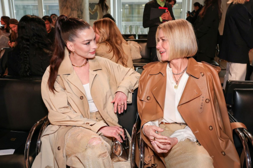 Anne Hathaway at Ralph Lauren Fall Show in New York, April 2025 3
