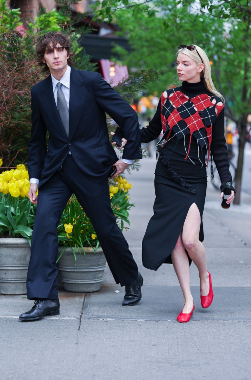 Anya Taylor-Joy and Malcolm McRae Out in Tribeca, New York City, April 2025 6