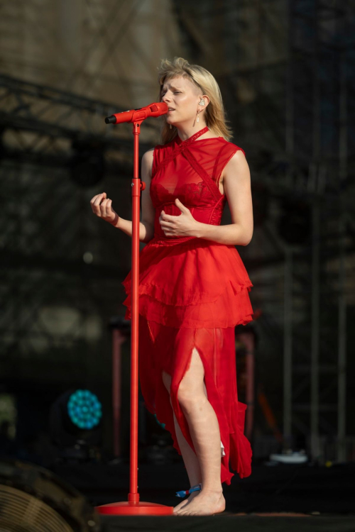 Aurora Performs at Lollapalooza India in Mumbai, March 2025 5