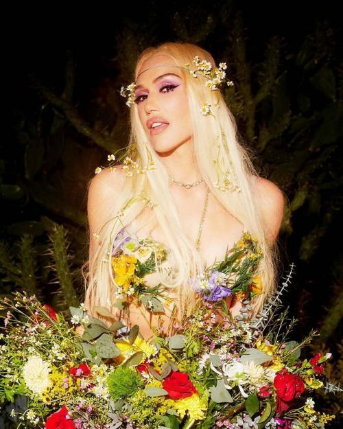 Gwen Stefani at Flower Week Event, March 2025