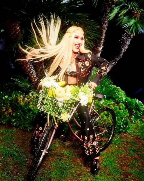 Gwen Stefani at Flower Week Event, March 2025 5
