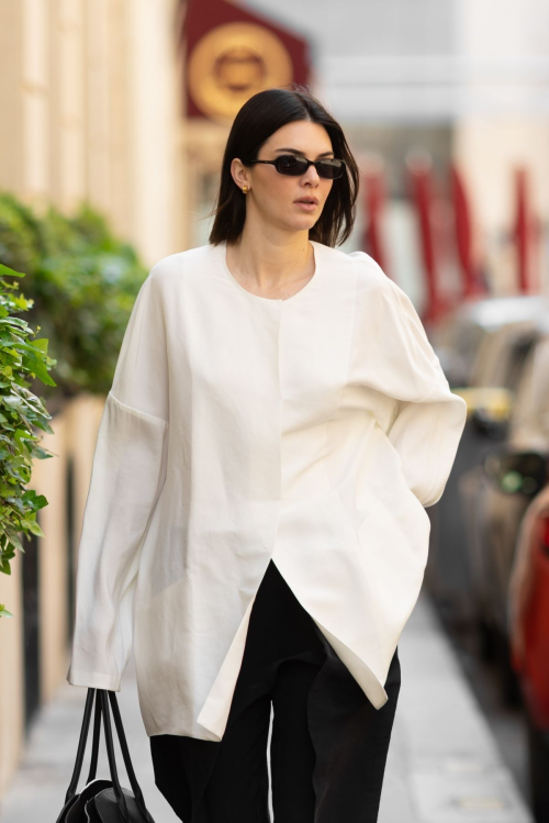 Kendall Jenner Out and About in Paris, April 2025 4