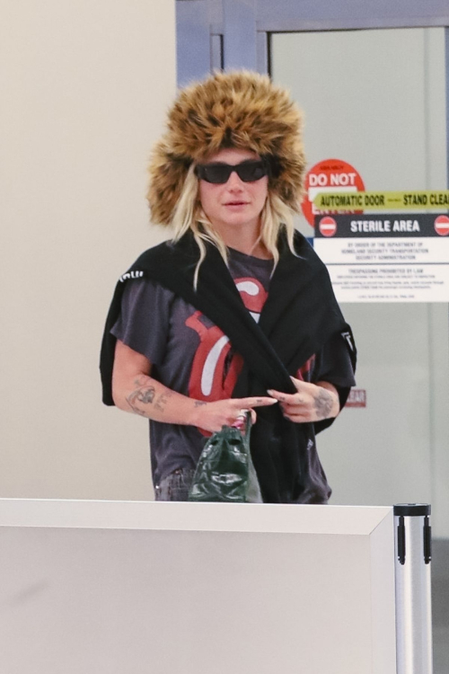 Kesha Arrives at LAX Airport in Los Angeles, April 2025 5