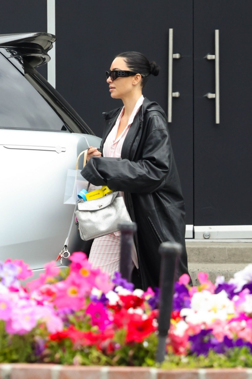 Kim Kardashian Enjoys a Spa Session in Los Angeles, April 2025 5