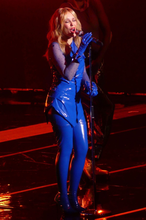Kylie Minogue Performs at Madison Square Garden, April 2025 12