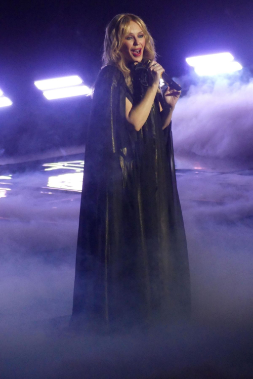 Kylie Minogue Performs at Madison Square Garden, April 2025 8