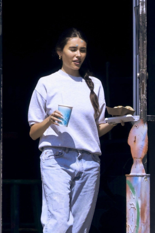 Madison Beer out for lunch Los Feliz, April 2025 3