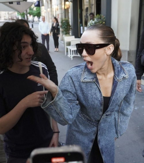 Miley Cyrus Signing Autographs and Posing for Photos in Paris, April 2025 3