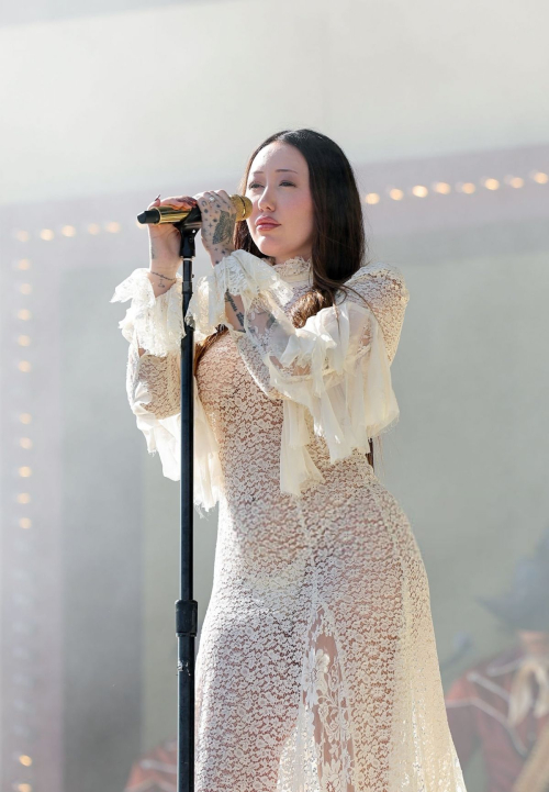 Noah Cyrus Performs at Coachella Valley Festival, April 2025 4