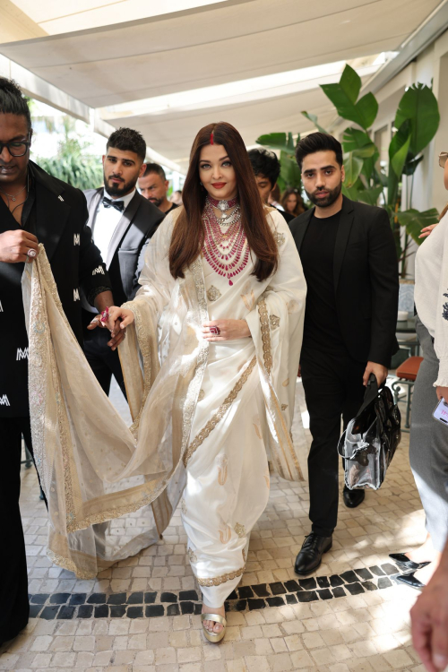 Aishwarya Rai Leaves Hotel Martinez in Cannes, May 2025 1