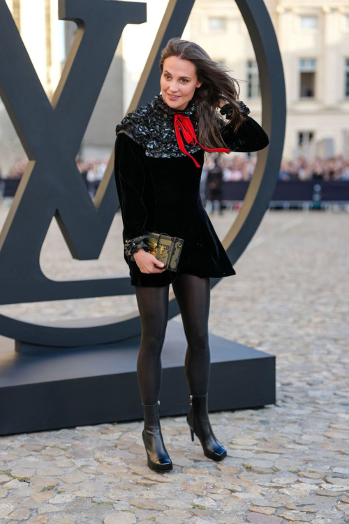 Alicia Vikander at Louis Vuitton Cruise Show, May 2025 5
