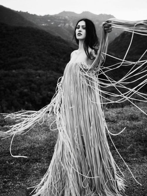 Amelia Hamlin for Vogue Arabia, May 2025 1