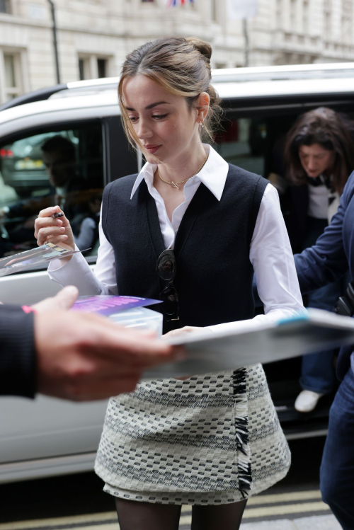 Ana de Armas Arrives at Hotel in London, May 2025