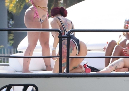 Cardi B in swimsuit on a yacht in Miami, May 2025 1