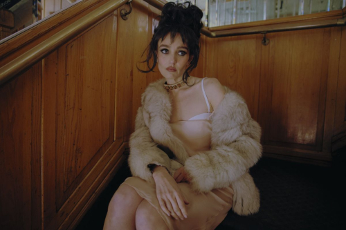 Chloe Fineman for Polyester Magazine, May 2025 2