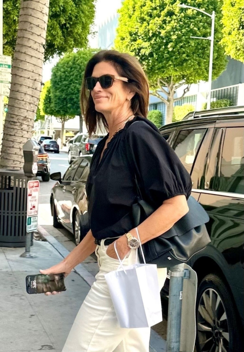 Cindy Crawford Out in Beverly Hills, May 2025 2