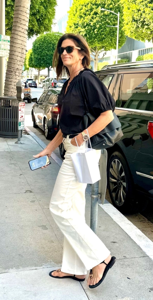 Cindy Crawford Out in Beverly Hills, May 2025 4