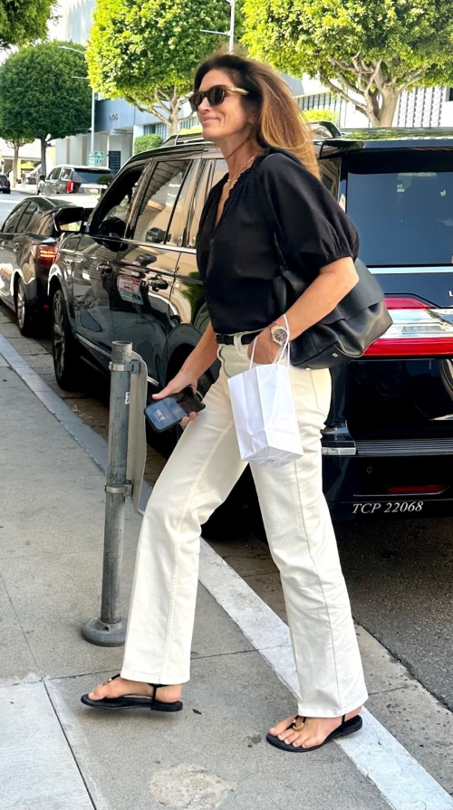 Cindy Crawford Out in Beverly Hills, May 2025 6