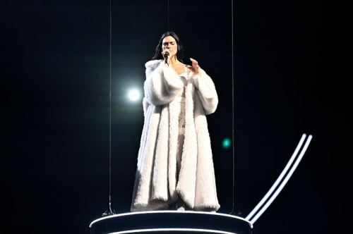 Dua Lipa Performs Radical Optimism Tour in Paris, May 2025 4