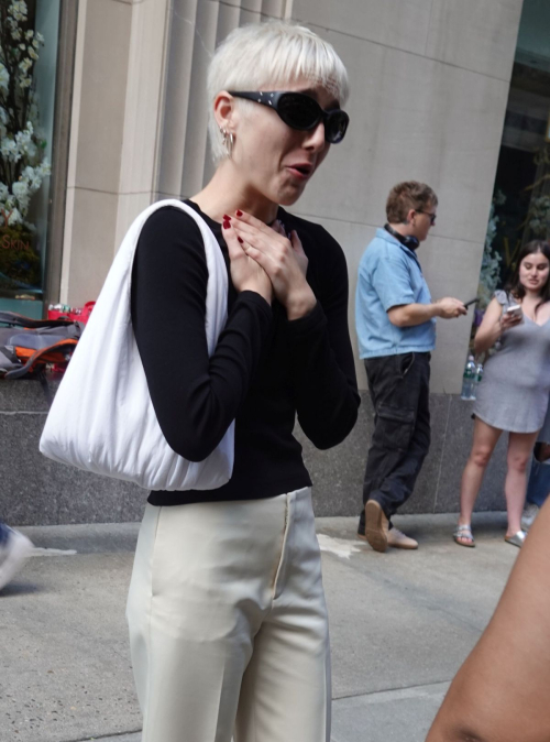 Emma Chamberlain Out and About in New York City, May 2025 2
