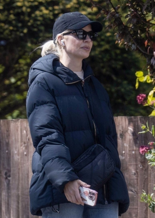 Holly Willoughby Out with Her Dog, May 2025 2
