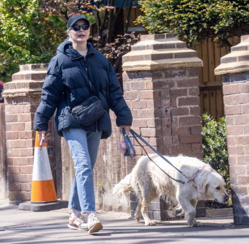 Holly Willoughby Out with Her Dog, May 2025 6
