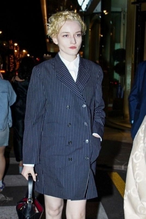 Julia Garner on the Croisette in Cannes, May 2025 3