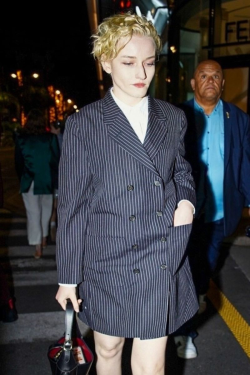 Julia Garner on the Croisette in Cannes, May 2025 4