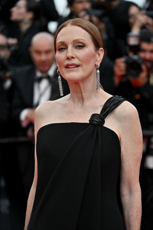 Julianne Moore at Phoenician Scheme Cannes Premiere, May 2025