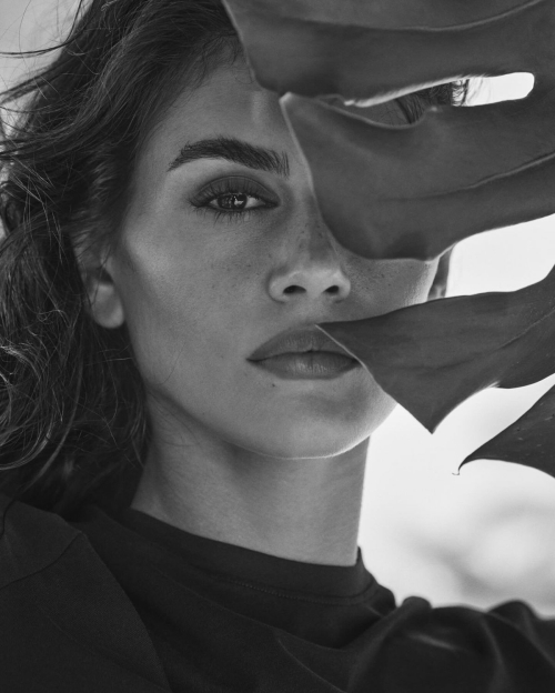 Kaia Gerber for Vuori Clothing Campaign, May 2025 6