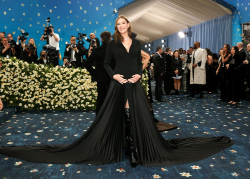 Karlie Kloss at 2025 Met Gala in NYC, May 2025 5