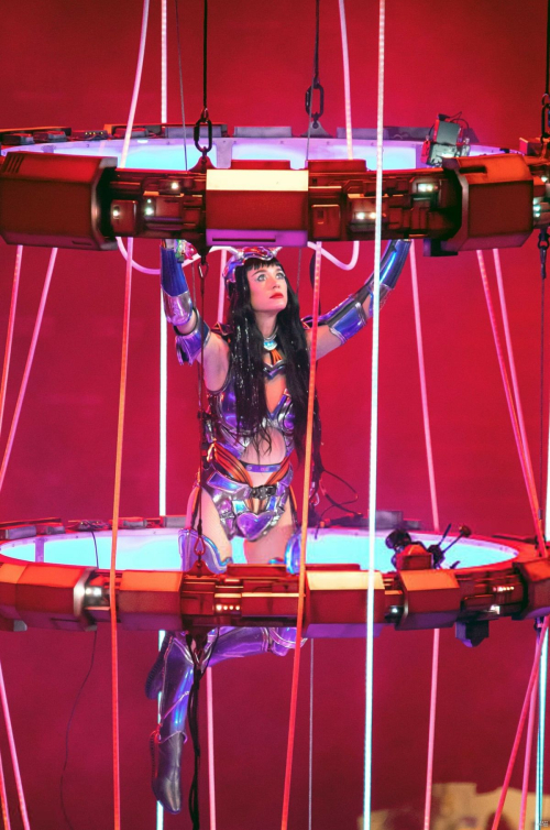 Katy Perry Performs on Her Lifetimes Tour, April 2025 2