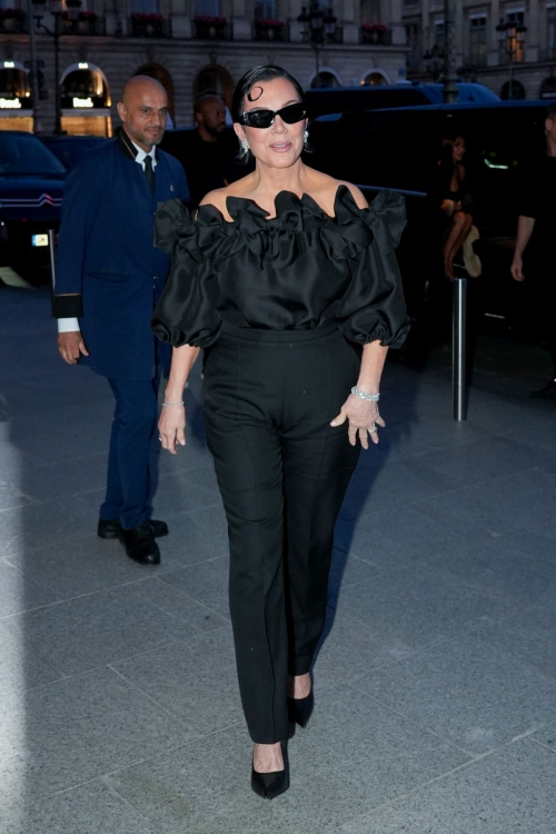 Kim Kardashian and Kris Jenner at Ritz Hotel, May 2025 4