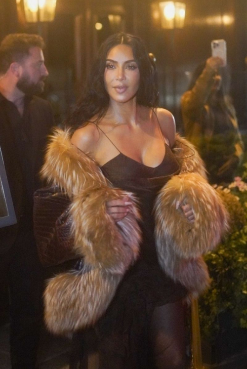 Kim Kardashian Leaves Le Voltaire Restaurant, May 2025 1