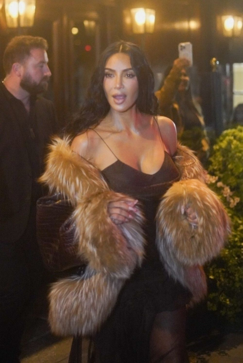 Kim Kardashian Leaves Le Voltaire Restaurant, May 2025 4