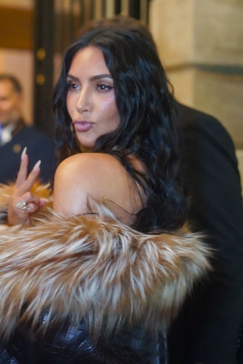 Kim Kardashian Leaves Le Voltaire Restaurant, May 2025 5